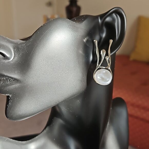 NWOT Faux Pearl irregular silvery stud earrings - Picture 3 of 3